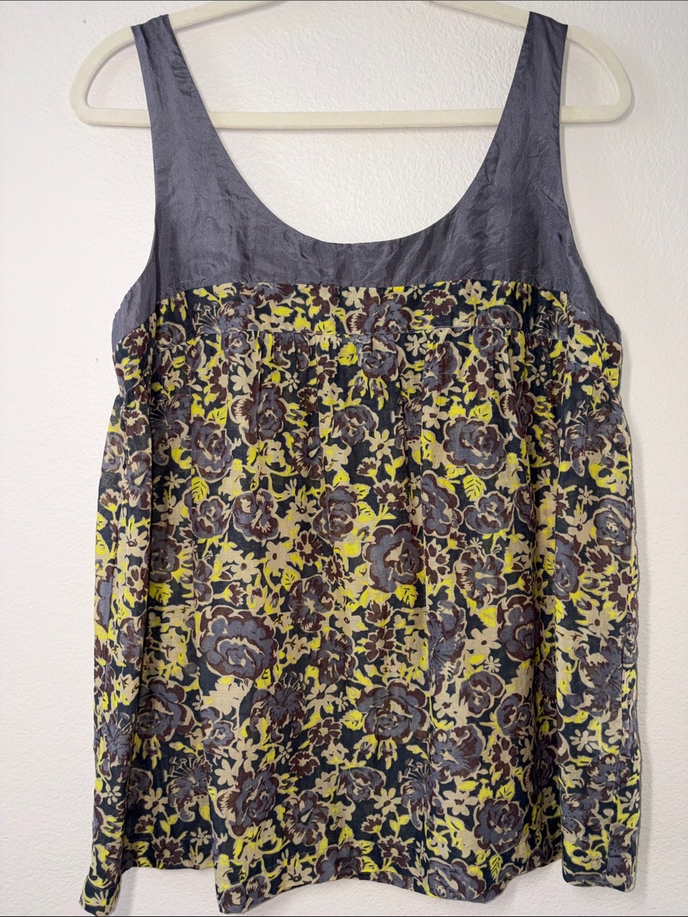 Silk blend Floral Scoop Neck Camisole in Gray and Yellow